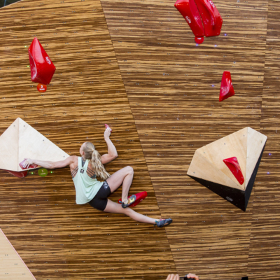 LuciaDorfell-climbing-on-SupR-problem-setby-GautierSupper