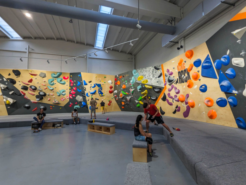 Walltopia climbing walls with natural wood and natural stone panels, Climbmat bouldering mats with carpet top and climbing gym furniture in King Rock, Verona, Italy