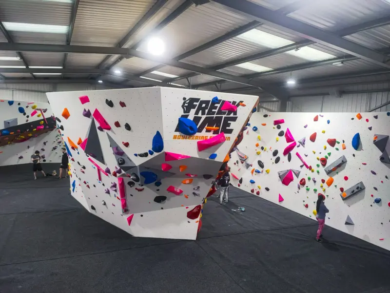 Walltopia boulder walls and Climbmat boulder mats