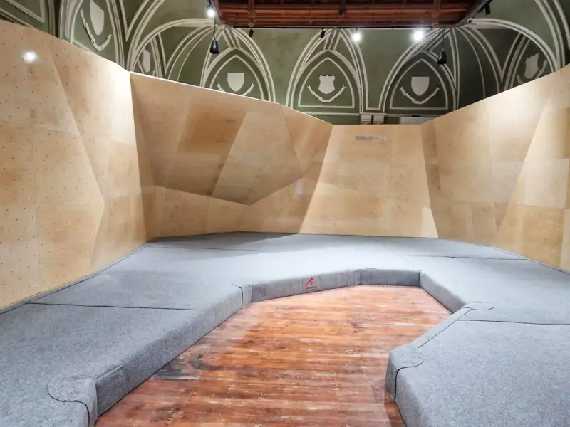 Walltopia bouldering walls in natural wood with unsteppable texture, Climbmat boulder mats with carpet top and special tensioning technique